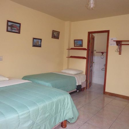 Hostal Nathaly Puerto Baquerizo Moreno Exterior photo